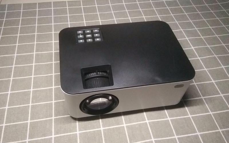开箱190块的家用投影仪,宣称能投200寸,数码产品越来越白菜价了